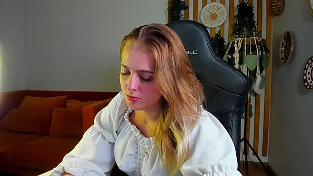 EllaBells élő XXX-chatje