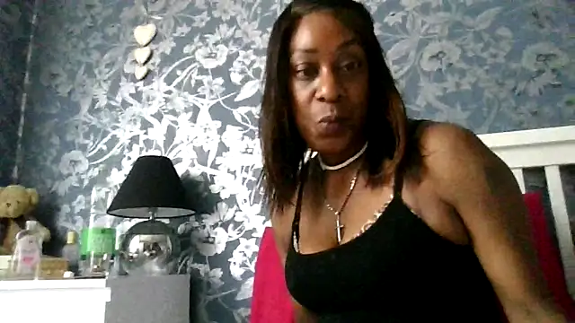 EbonyBlue-x's Live XXX Chat