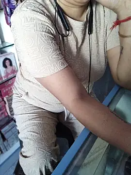 QueenHaryanaa élő XXX-chatje