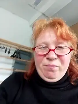 Chatroom XXX en direct de SquirrelFine