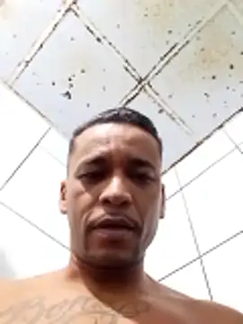 Chat +18 de Rodr_go14 ao vivo