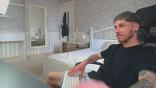Chat XXX en directo de JonahShaw