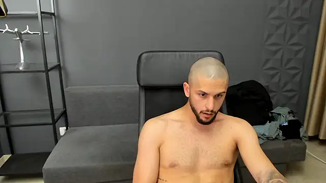 TroyWadee Chat XXX live