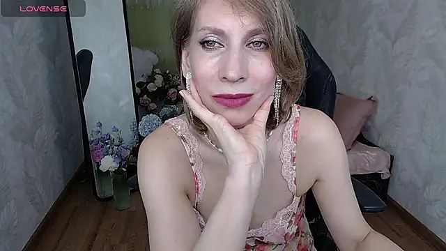 AdrianaSea Adlı Modelin Canlı XXX Sohbeti