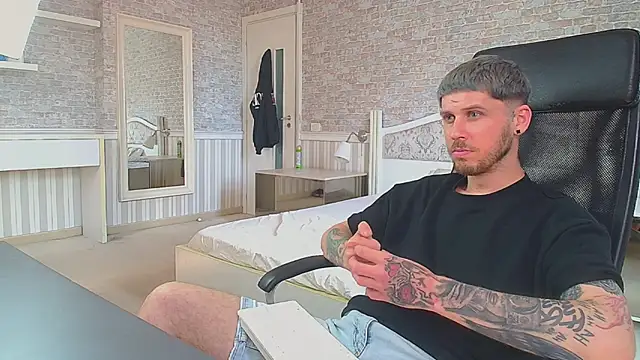 JonahShaw Adlı Modelin Canlı XXX Sohbeti