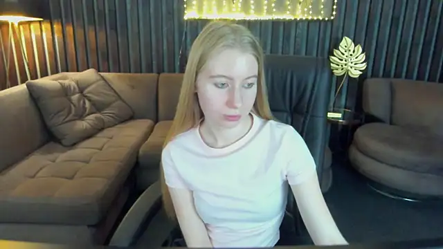 Alina_Blonde Chat XXX in diretta
