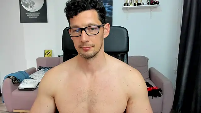 BrutusK08 live XXX chat