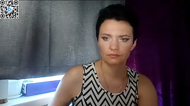 HotMamaQueen234 Adlı Modelin Canlı XXX Sohbeti