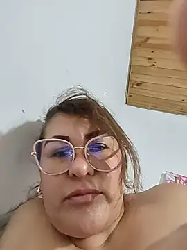 XXX chat uživo modela AlexxiaaMat
