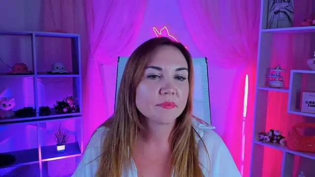 AylaTallow Adlı Modelin Canlı XXX Sohbeti