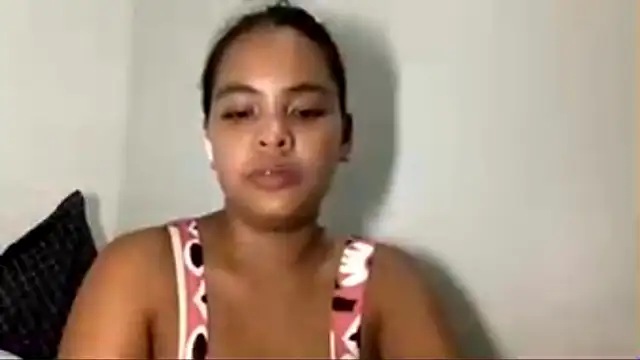 Bunny_Kisss Adlı Modelin Canlı XXX Sohbeti