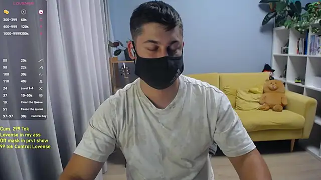 Tomguys live XXX chat