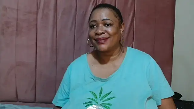 BUSTYQUEEN56_'s Live XXX Chat