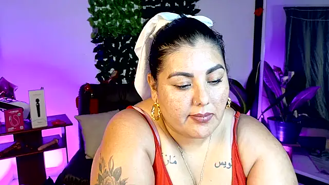 Chat +18 de AndreaKinky ao vivo