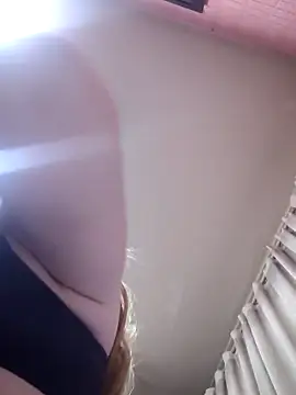 karlaanqui1 Adlı Modelin Canlı XXX Sohbeti
