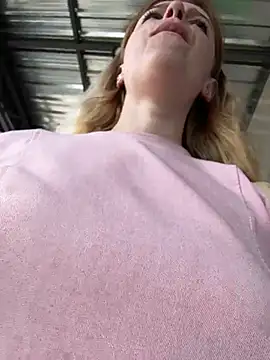 XXX chat uživo modela HarrietDart