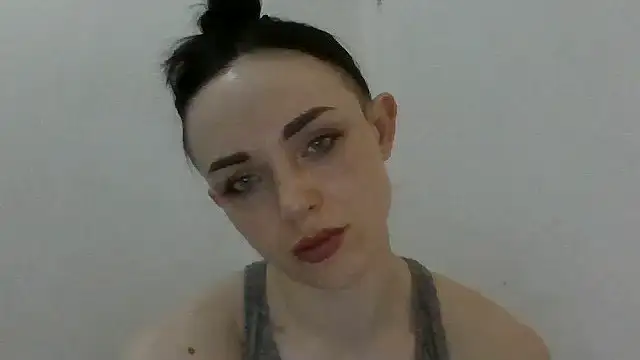 Trinsy_Love Adlı Modelin Canlı XXX Sohbeti