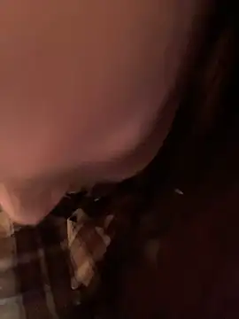 Holly_Play élő XXX-chatje