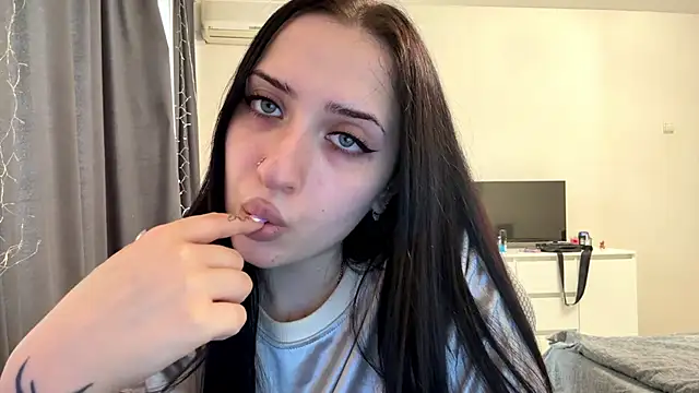 KiraJaydes Adlı Modelin Canlı XXX Sohbeti
