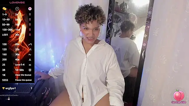 chloe_kisses' Live XXX Chat