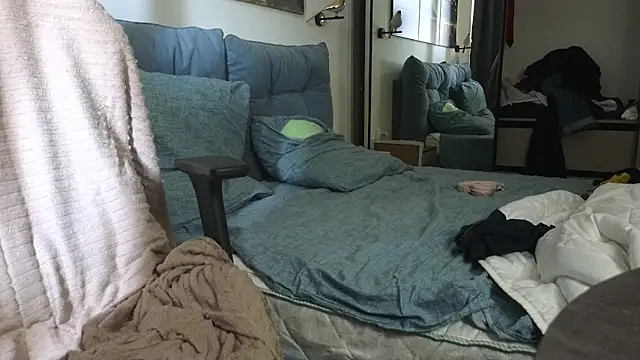 MoreRealAlex live XXX chat