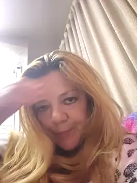 karlaanqui1 Adlı Modelin Canlı XXX Sohbeti
