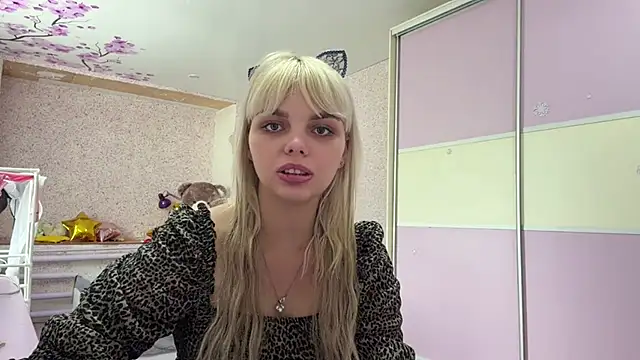 LucilleGrammont live XXX chat
