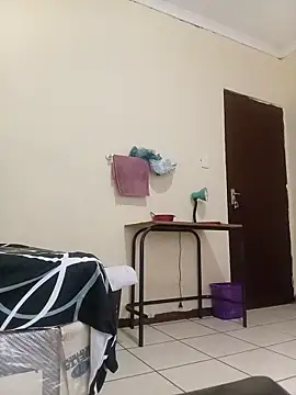 Chat +18 de Youngbitchiie ao vivo