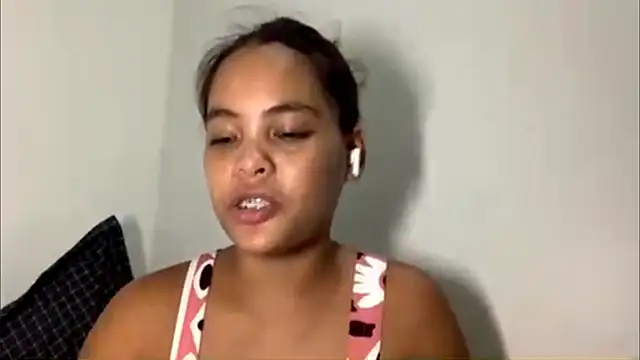Bunny_Kisss' Live XXX Chat