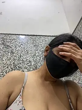 SashaPatel élő XXX-chatje
