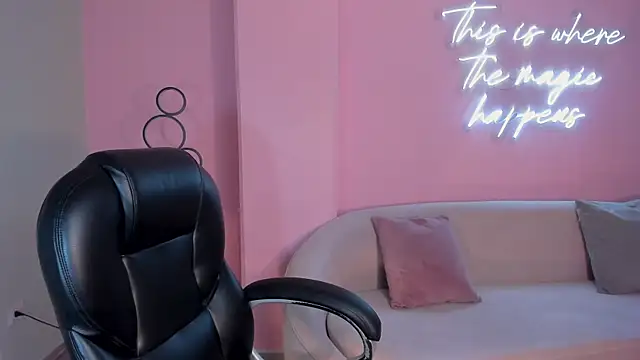 NatalieLewis' Live XXX Chat