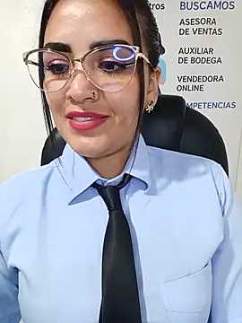 MAYE__13 – Naživo XXX chat