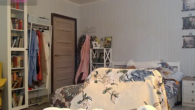 BloomingAllure's Live XXX Chat
