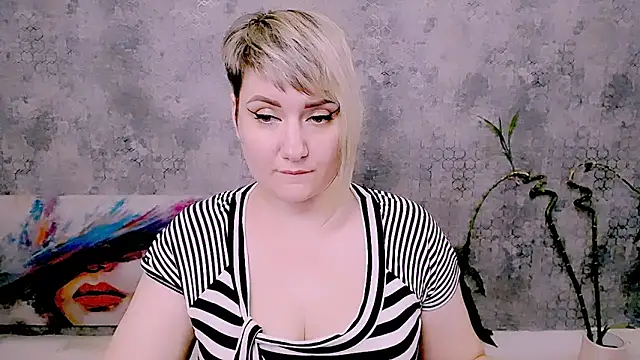 XXX chat uživo modela Djullia