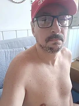 FocussedFreckle live XXX chat