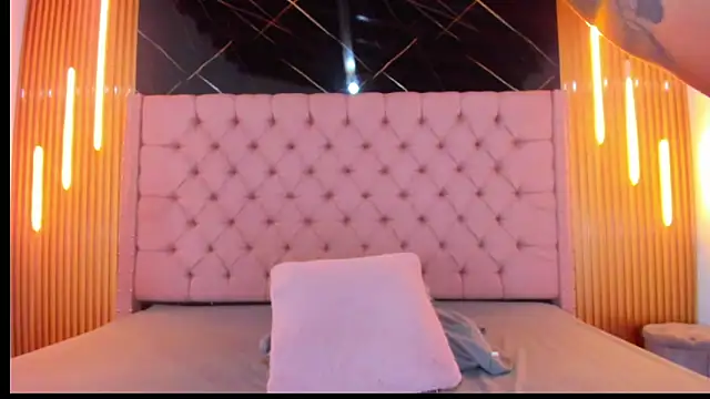 AinaPink's Live XXX Chat