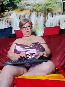 QueenPammy1 XXX чат на живо