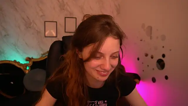 XXX chat uživo modela CuteeFoxy