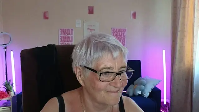 Chat +18 de Sandra_Snowflake ao vivo
