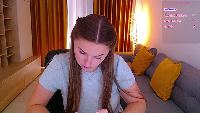 XXX chat uživo modela mia_bloomy