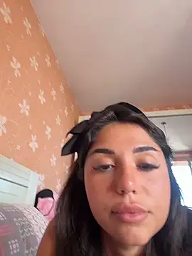 SilkyMira Adlı Modelin Canlı XXX Sohbeti