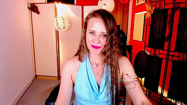 EmiliaBedy Adlı Modelin Canlı XXX Sohbeti