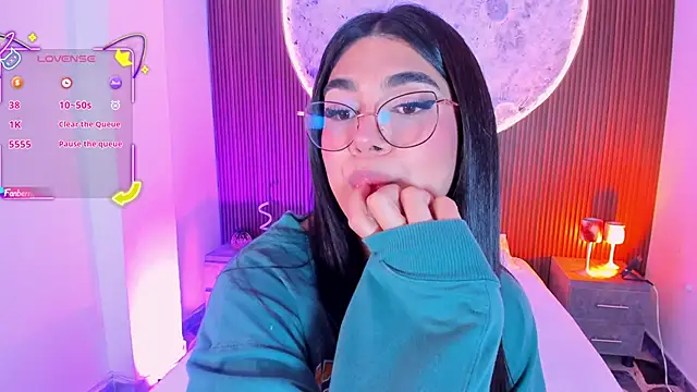 RoseCassie Adlı Modelin Canlı XXX Sohbeti
