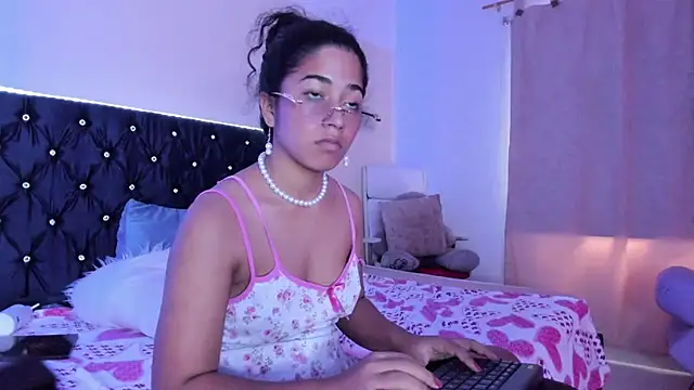 Nadia-Monroe Chat XXX live