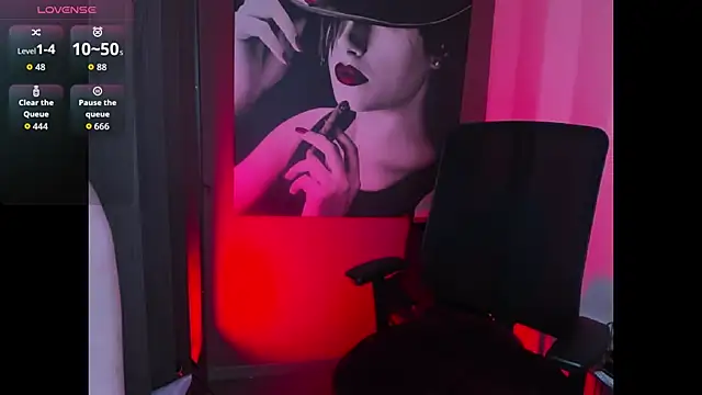 QueenOfHaze Chat XXX live
