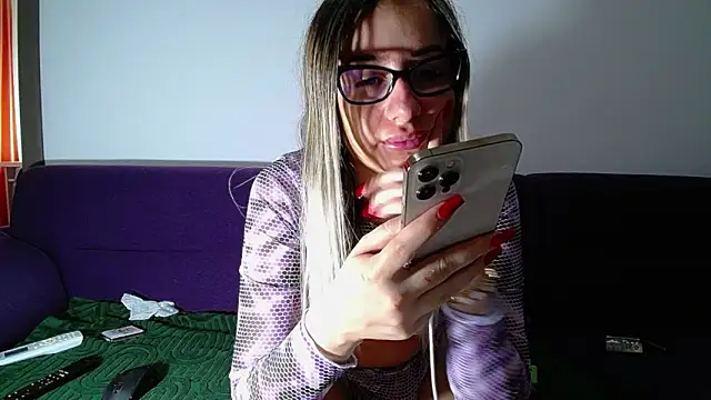 Julianna68 Adlı Modelin Canlı XXX Sohbeti
