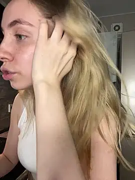 Kitty_Katrine Adlı Modelin Canlı XXX Sohbeti