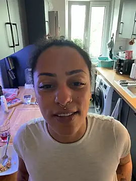 Czat XXX na żywo – SweetPetiteNoir