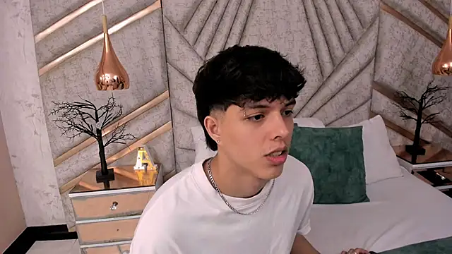 DamiaanXx Live XXX Chat