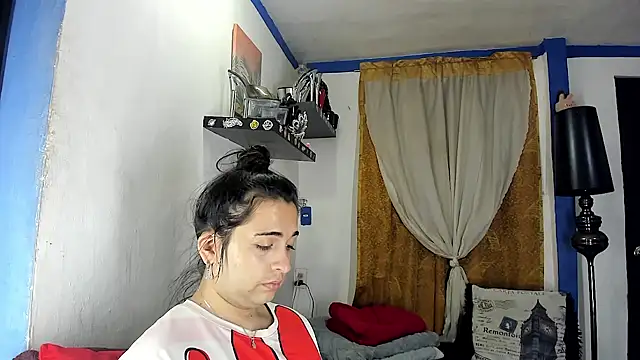 دردشة SARAMISHA الجنسية المباشرة